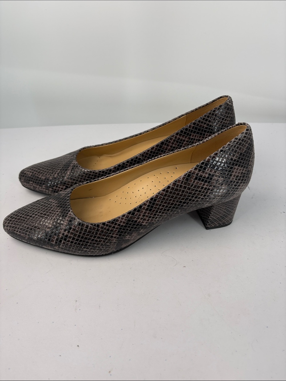 🥐 Trotters 9N Taupe Brown Snakeskin look Block Heel Pumps